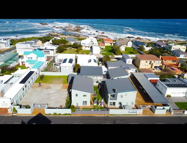 M² LODGE FOR SALE IN KLEINMOND CENTRAL
